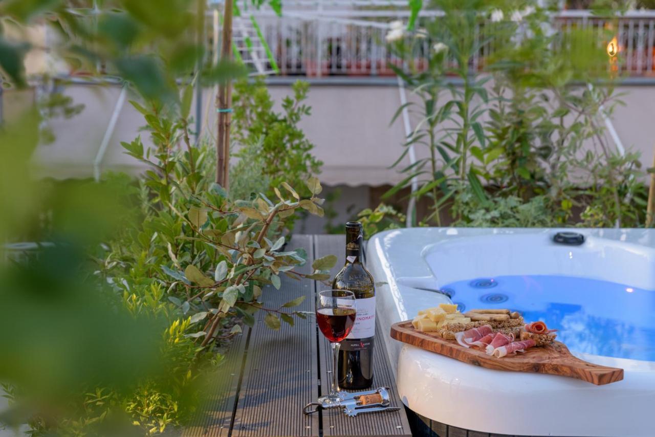 Meno Suite With Private Terrace - Jaccuzzi, Acropolis View Atina Dış mekan fotoğraf